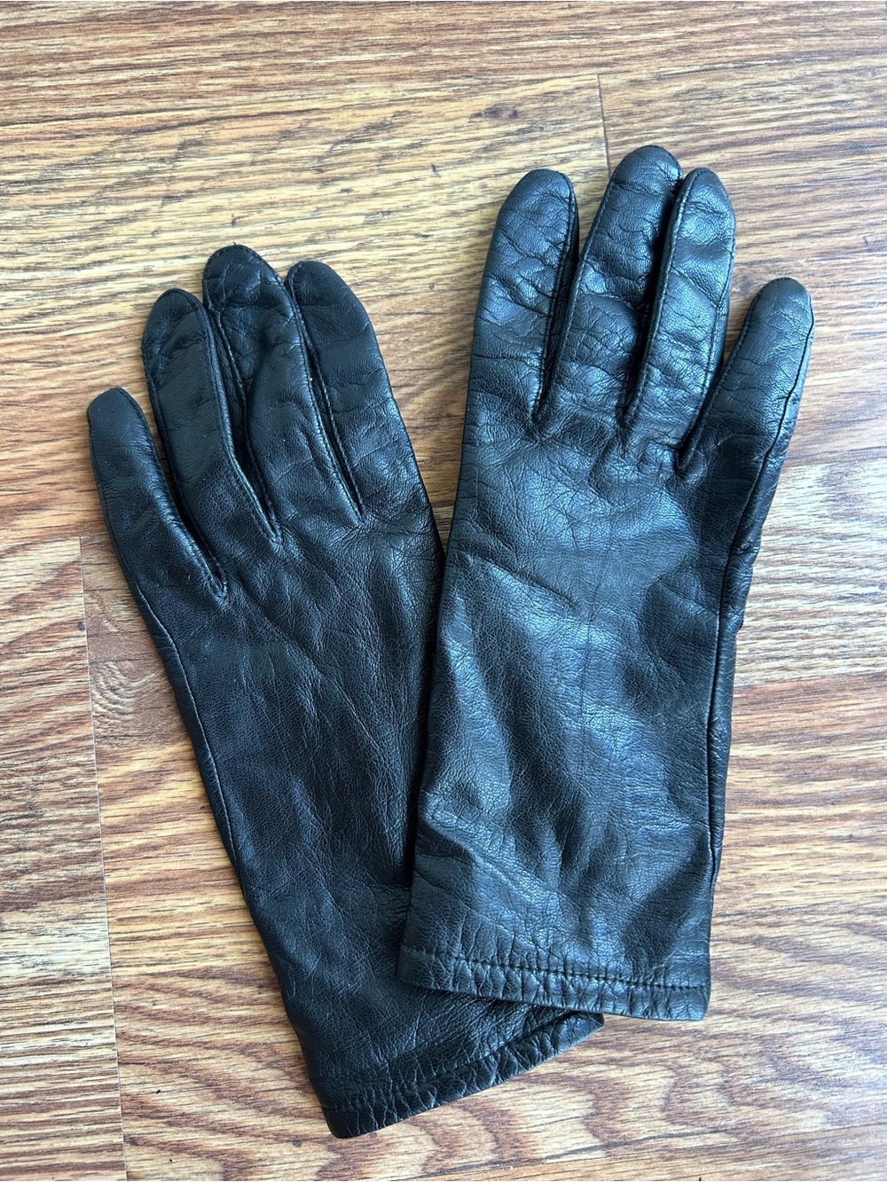 Vintage 90s Women's Classic Black Leather Gloves